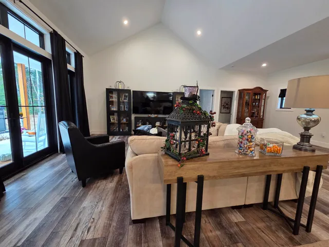 $1,150,000 | 123 Oxbow Lane, Conway, NH 03818