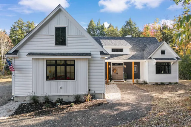 $1,150,000 | 123 Oxbow Lane, Conway, NH 03818