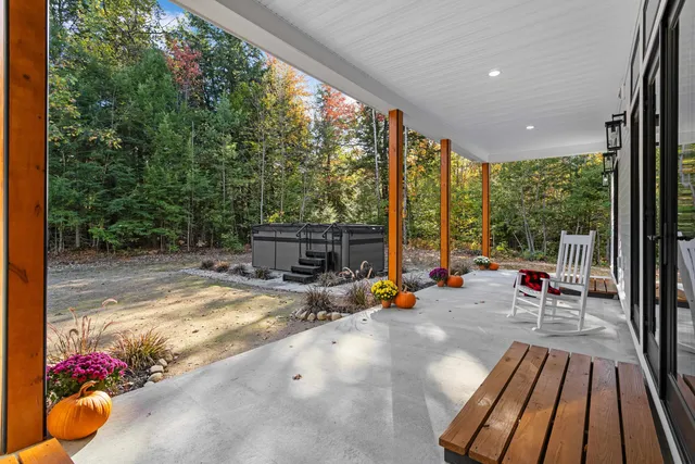 $1,150,000 | 123 Oxbow Lane, Conway, NH 03818