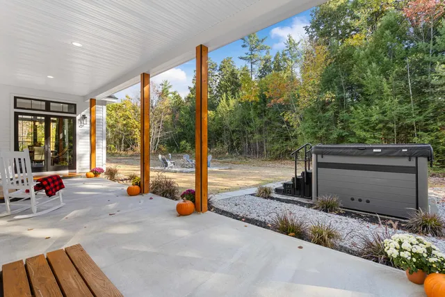 $1,150,000 | 123 Oxbow Lane, Conway, NH 03818