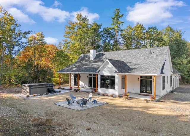 $1,150,000 | 123 Oxbow Lane, Conway, NH 03818
