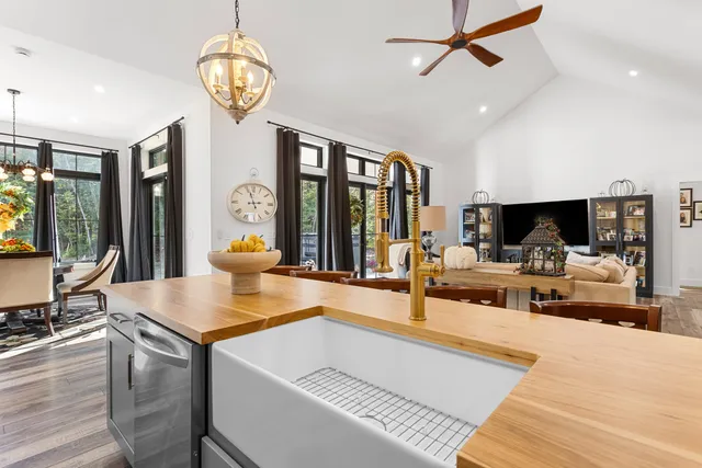 $1,150,000 | 123 Oxbow Lane, Conway, NH 03818