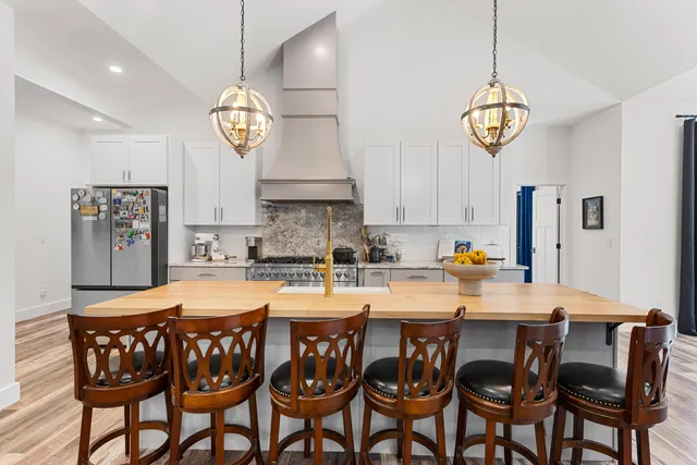 $1,150,000 | 123 Oxbow Lane, Conway, NH 03818