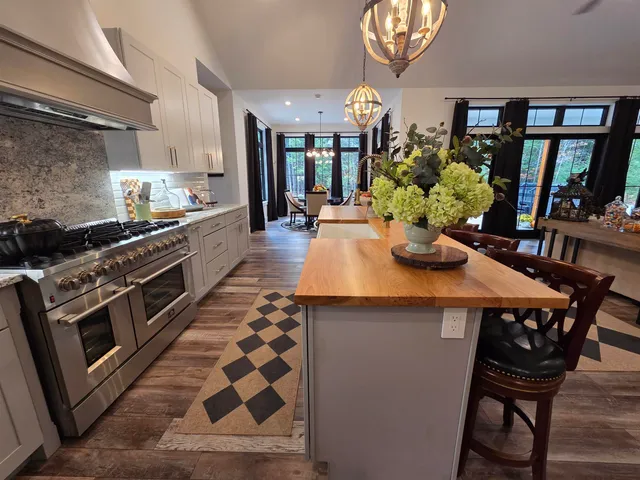 $1,150,000 | 123 Oxbow Lane, Conway, NH 03818