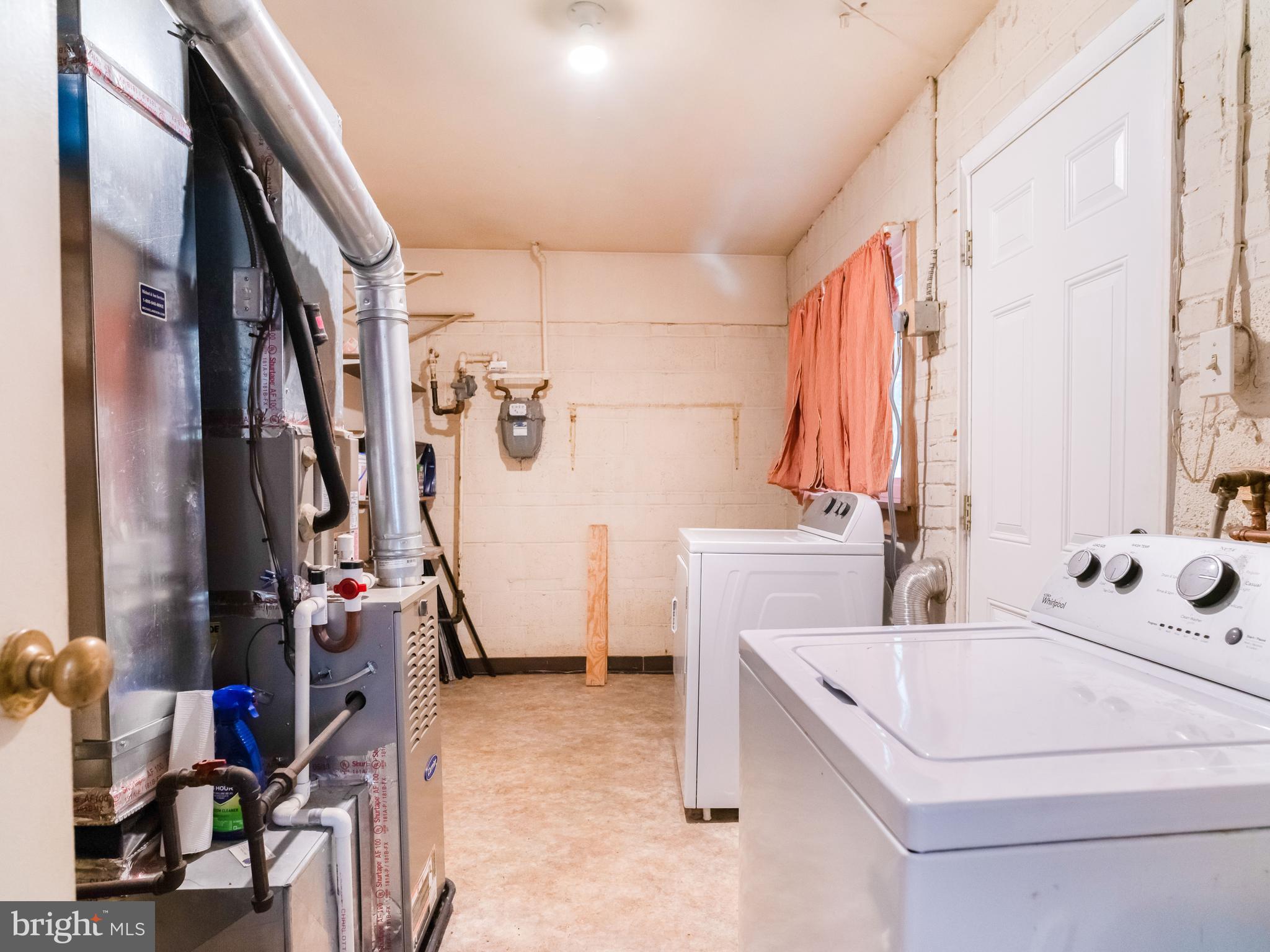 7319 Monticello Boulevard Springfield, VA 22150 - Photo 24 of 27 a bathroom with a sink and a mirror