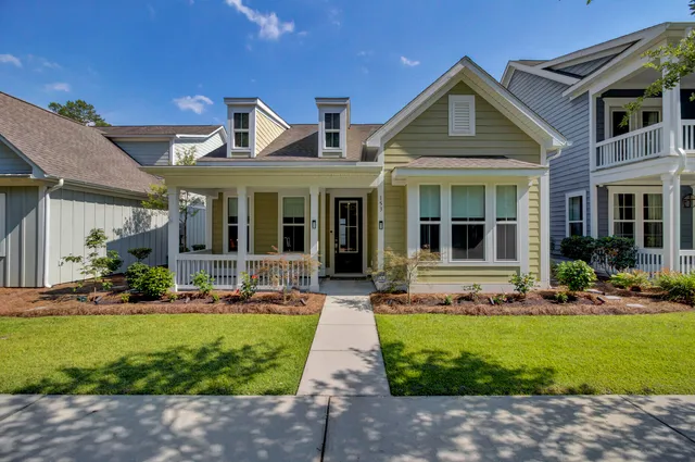 $557,336 | 153 Village Ponds Drive, Summerville, SC 29483