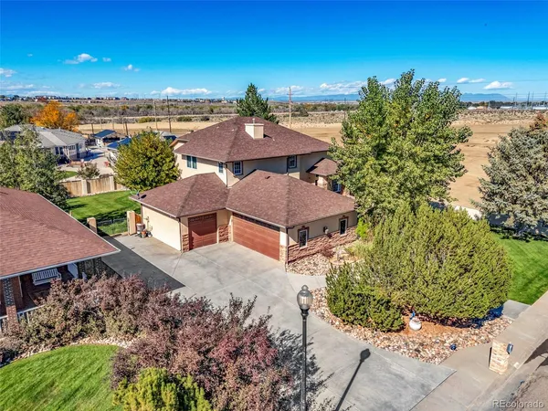 a view of a house with a big yard