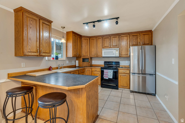 1402 South 1470th Street East Provo, UT 84606 - Photo 7 of 21 Kitchen
