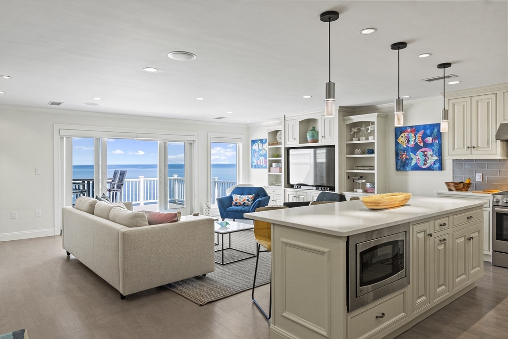 64 Cliffside Drive, Unit 64 Plymouth, MA 02360 - Photo 3 of 42 a kitchen that has a lot of countertop in it