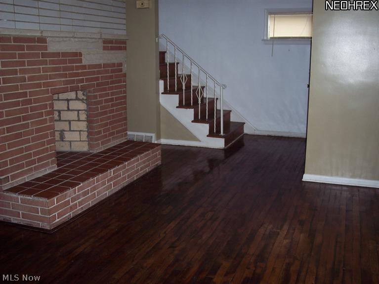 3153 Ashwood Road Cleveland, OH 44120 - Photo 3 of 9