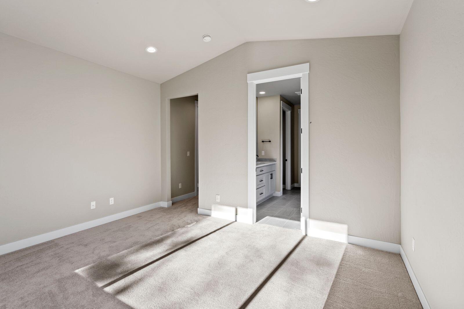 1135 Pumpkin Ridge, Unit 319 Eagle Point, OR 97524 - Photo 16 of 34 an empty room with closet