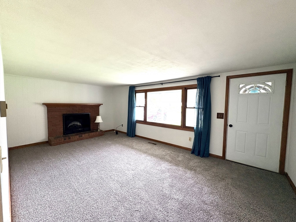 135 Pelham Road Amherst, MA 01002 - Photo 4 of 22