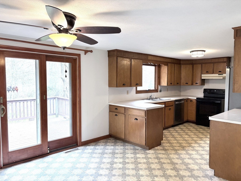 135 Pelham Road Amherst, MA 01002 - Photo 5 of 22