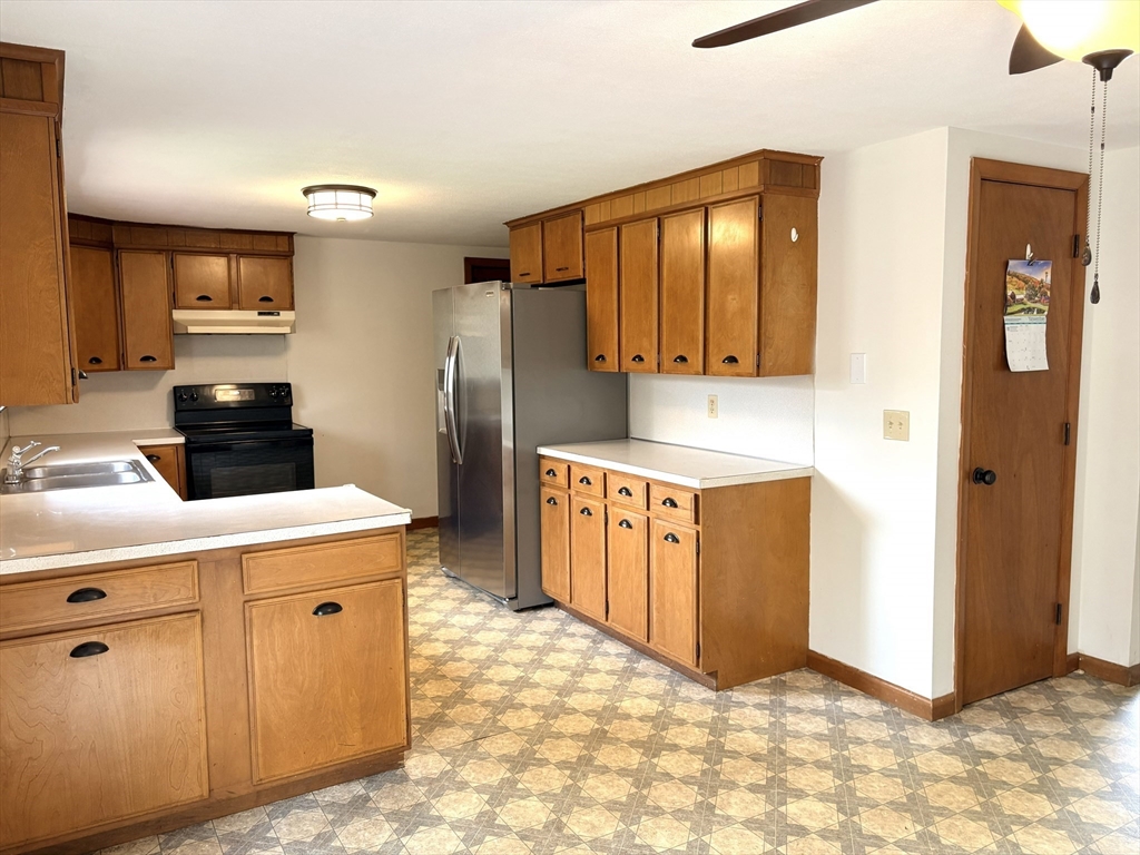 135 Pelham Road Amherst, MA 01002 - Photo 6 of 22