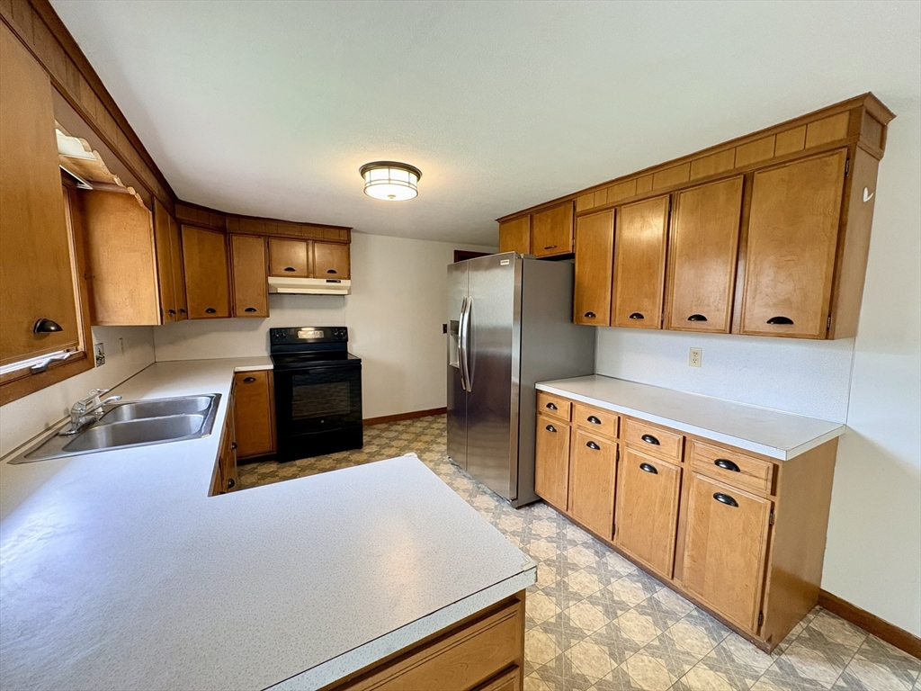 135 Pelham Road Amherst, MA 01002 - Photo 7 of 22