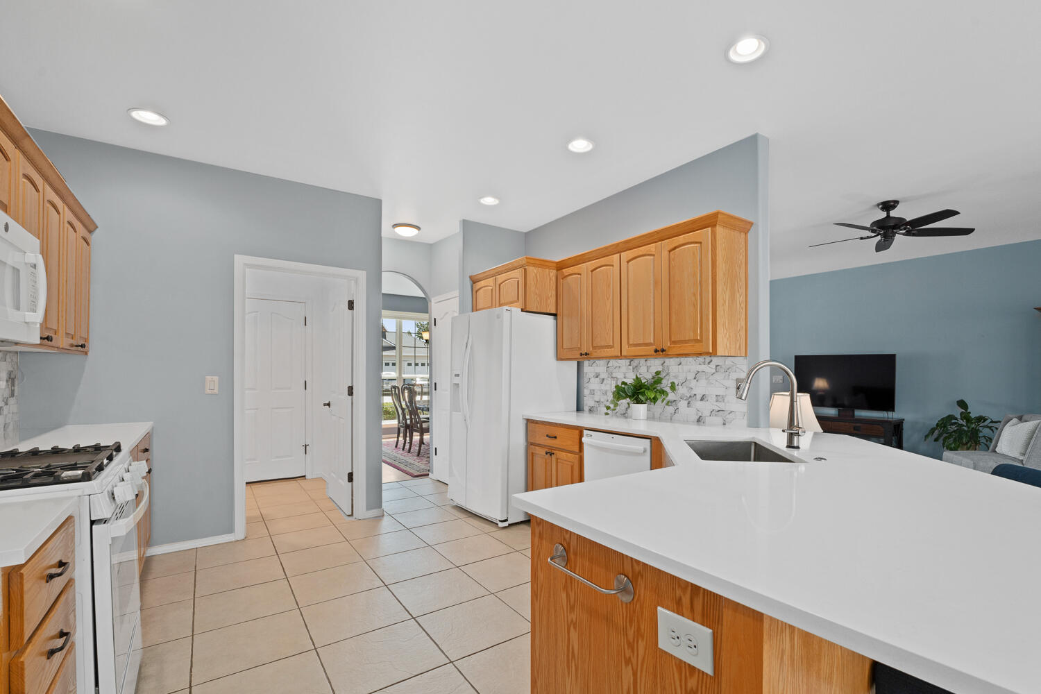 392 Southeast Soft Tail Loop Bend, OR 97702 - Photo 16 of 52 Kitchen
