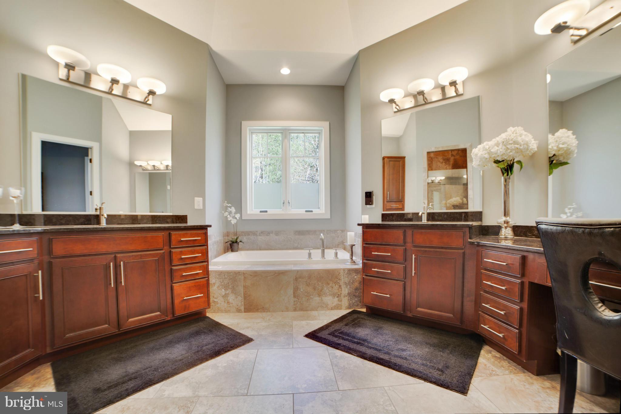 309 North Ferry Point Road Pasadena, MD 21122 - Photo 17 of 30 Bath (Master)
