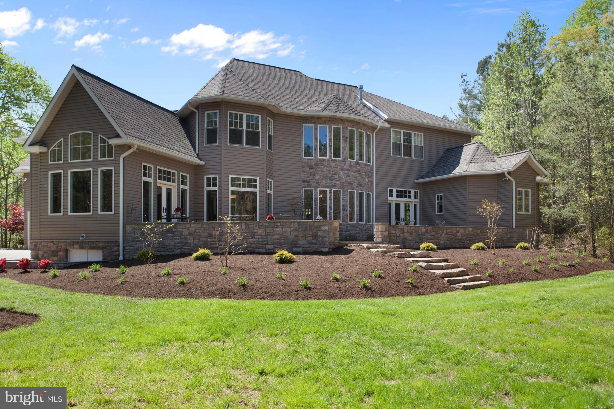 309 North Ferry Point Road Pasadena, MD 21122 - Photo 3 of 30 Exterior (Rear)