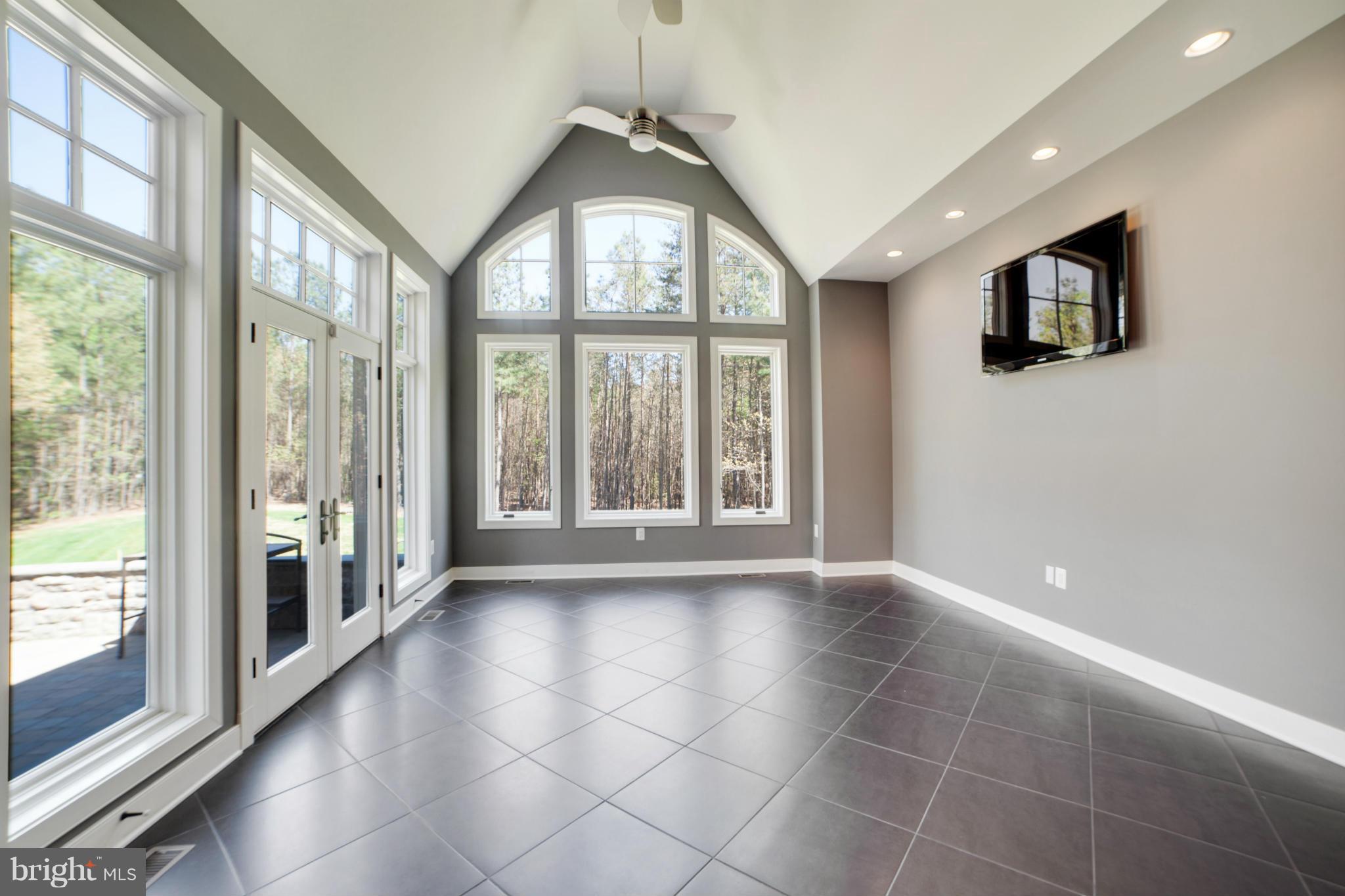 309 North Ferry Point Road Pasadena, MD 21122 - Photo 10 of 30 Family Room