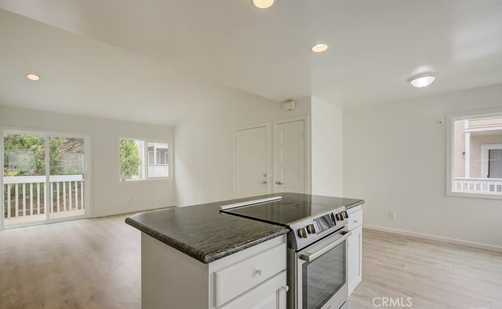 34028 Selva Road, Unit 77 Dana Point, CA 92629 - Photo 10 of 62 a kitchen that has a sink and a stove