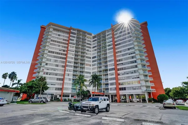$1,700 | 1351 Northeast Miami Gardens Drive, Unit 413E, Miami, FL 33179