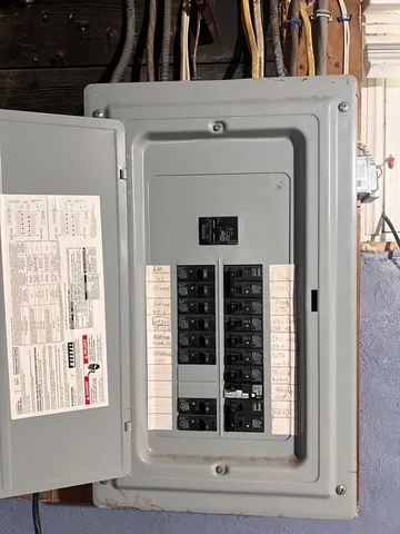 $319,900 | 18 Greenacre Square, Springfield, MA 01105