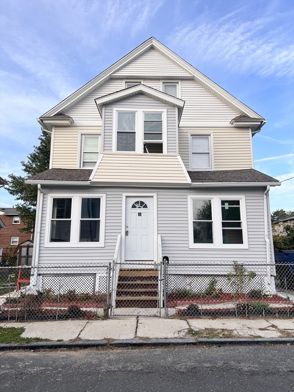 18 Greenacre Square Springfield, MA 01105 - Photo 2 of 22 a front view of a house