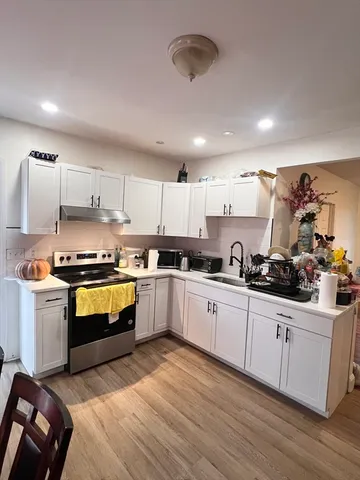 $319,900 | 18 Greenacre Square, Springfield, MA 01105