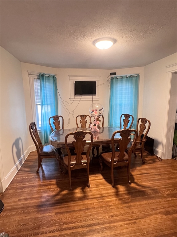 18 Greenacre Square Springfield, MA 01105 - Photo 4 of 22 a living room with furniture and wooden floor