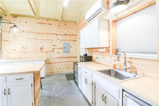 $239,900 | 264 Northwest 1441st Road, Holden, MO 64040