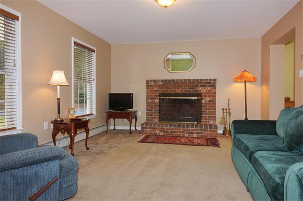 726 Brockelman Road Lancaster, MA 01523 - Photo 4 of 27 Gallery Image 4