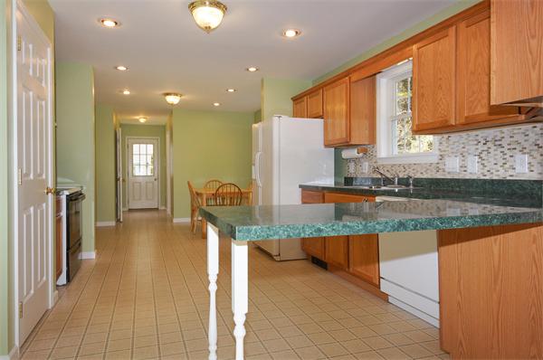 726 Brockelman Road Lancaster, MA 01523 - Photo 5 of 27 Gallery Image 5