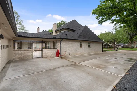 a view of a house with a outdoor space
