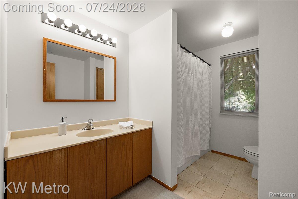 2804 Rhineberry Road Rochester, MI 48309 - Photo 18 of 35 Full Bathroom