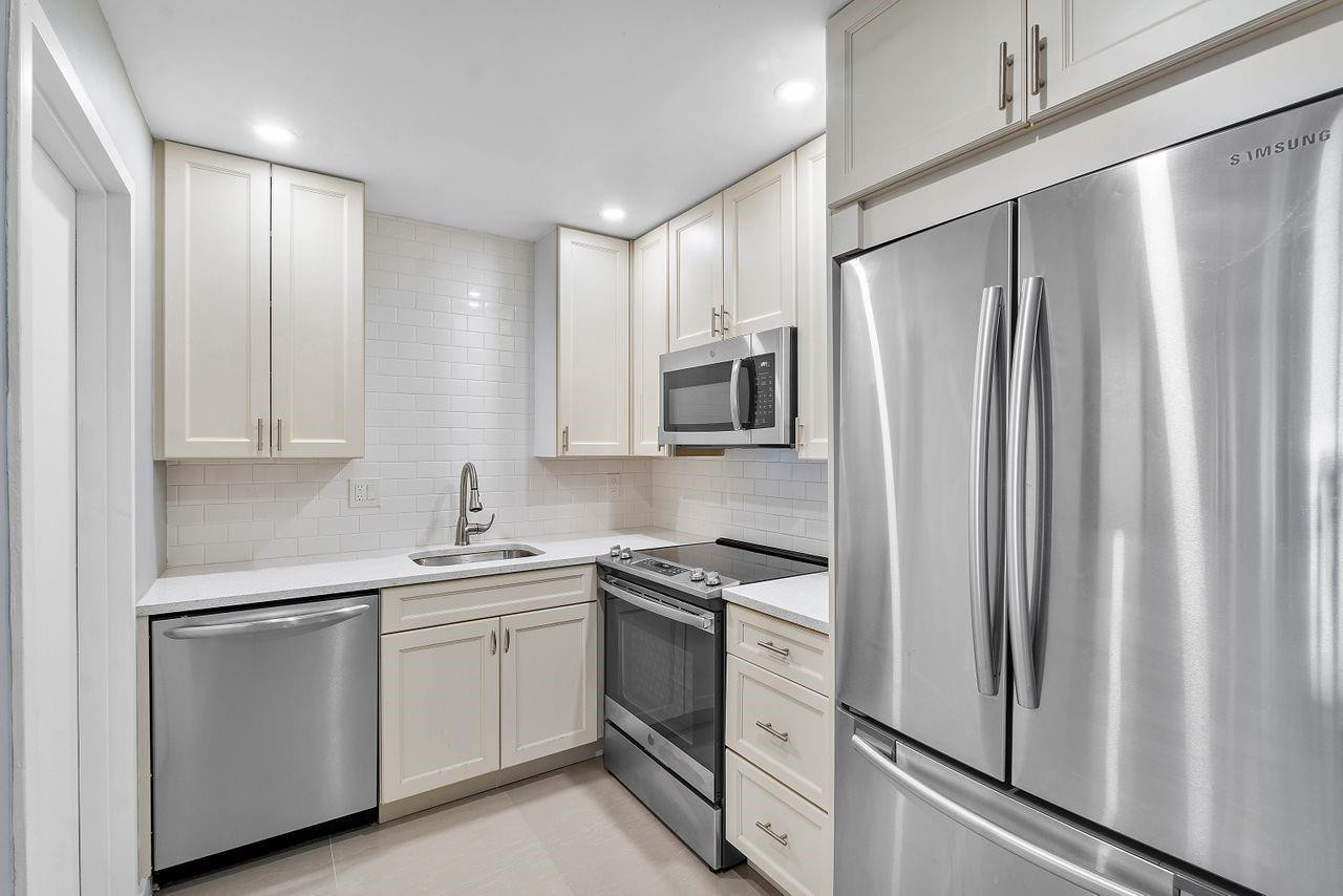 1505 North Riverside Drive, Unit 605 Pompano Beach, FL 33062 - Photo 15 of 44 Photo 18