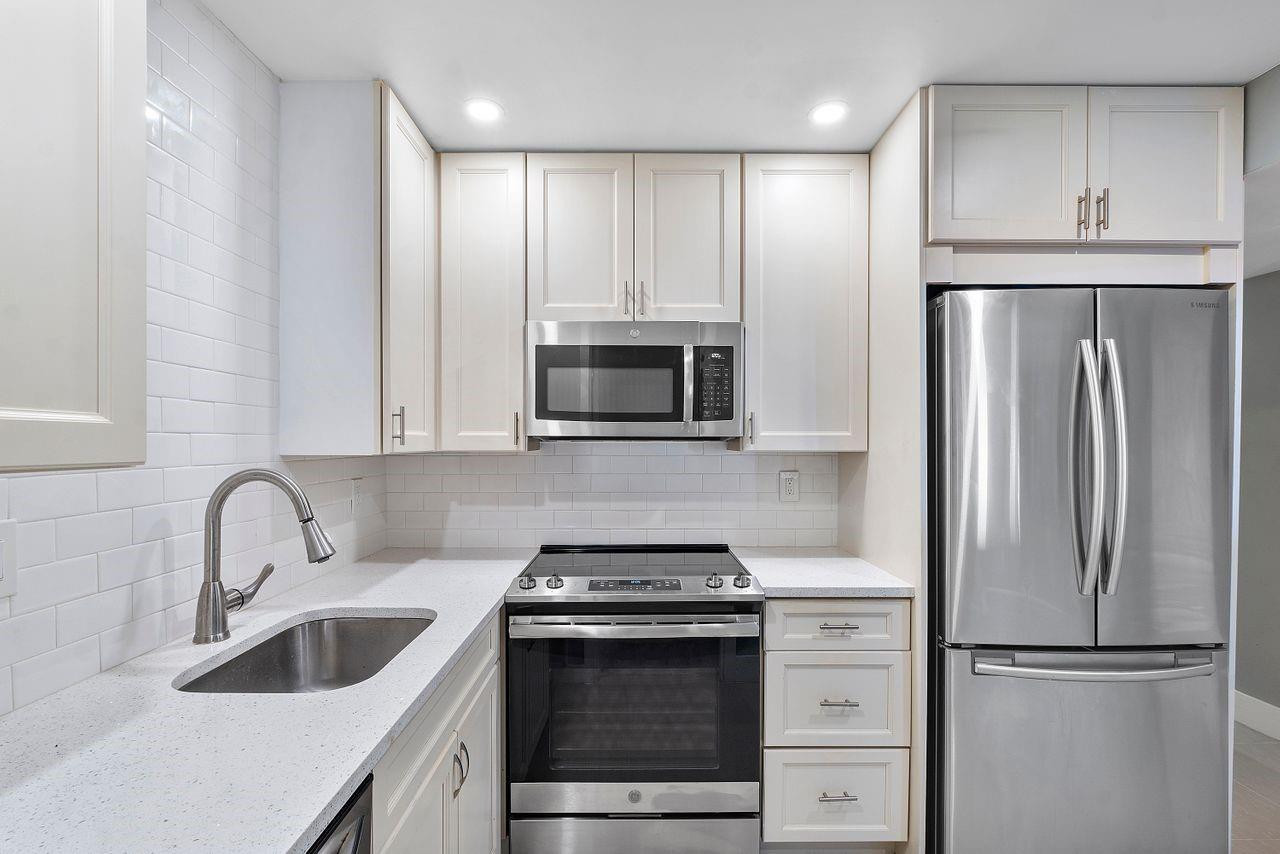 1505 North Riverside Drive, Unit 605 Pompano Beach, FL 33062 - Photo 16 of 44 Photo 19