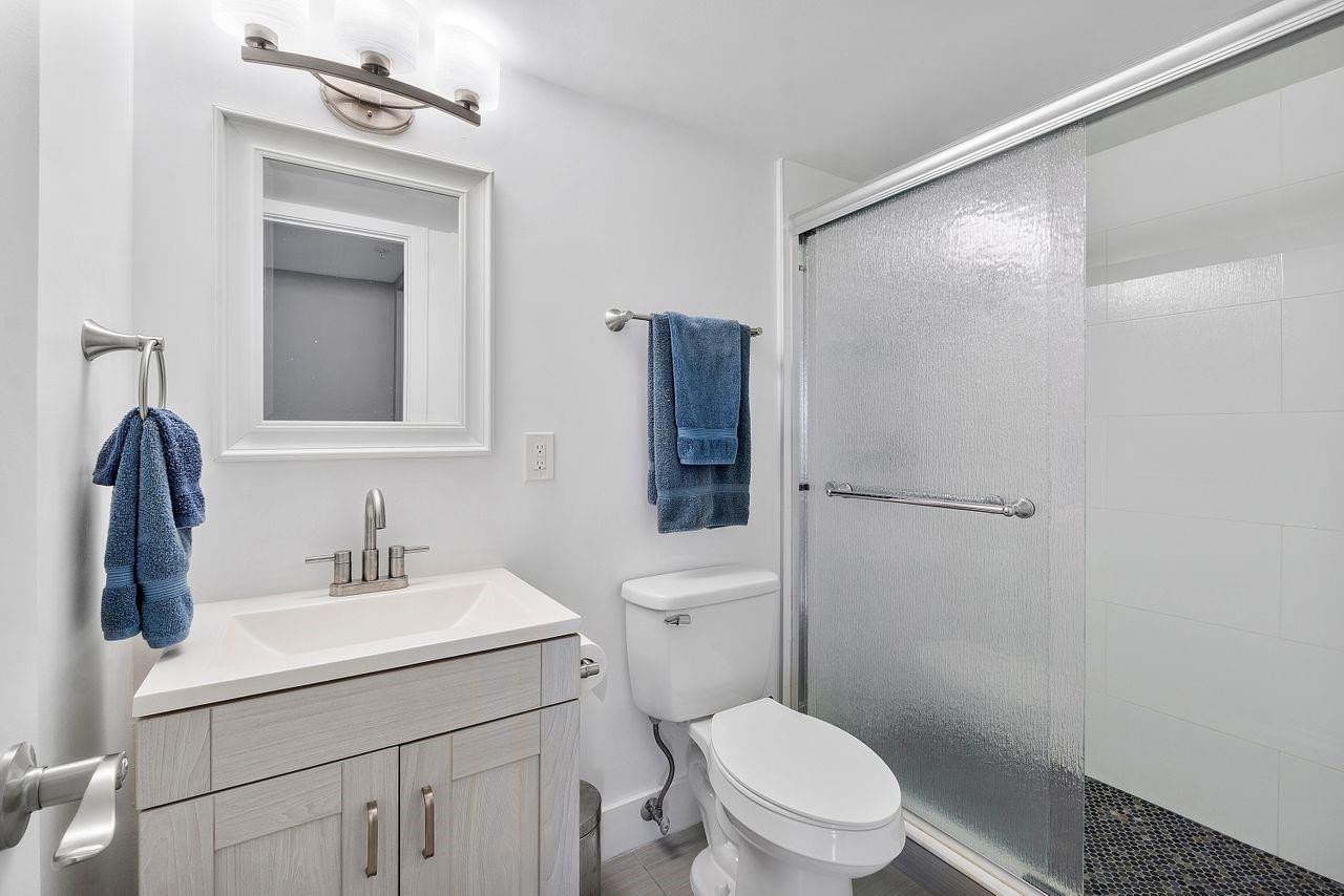 1505 North Riverside Drive, Unit 605 Pompano Beach, FL 33062 - Photo 18 of 44 Guest Bath