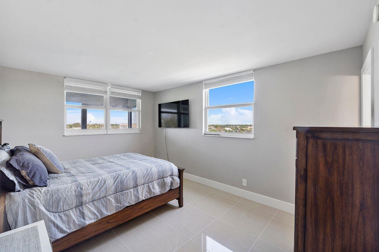 1505 North Riverside Drive, Unit 605 Pompano Beach, FL 33062 - Photo 10 of 44 Primary Bedroom