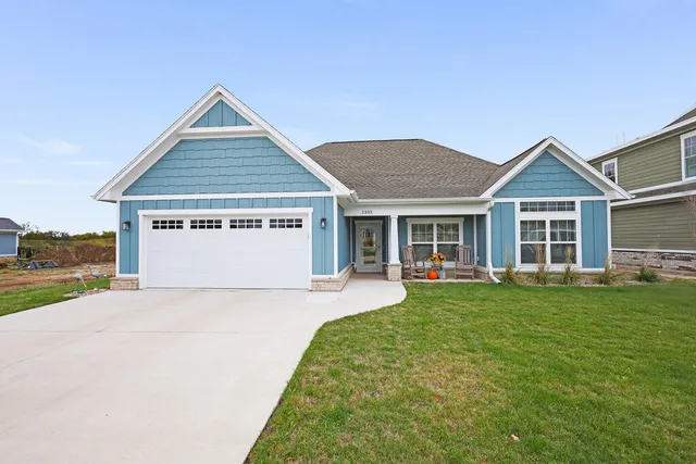 $439,900 | 1335 Lynx Lane, Manitowoc, WI 54220