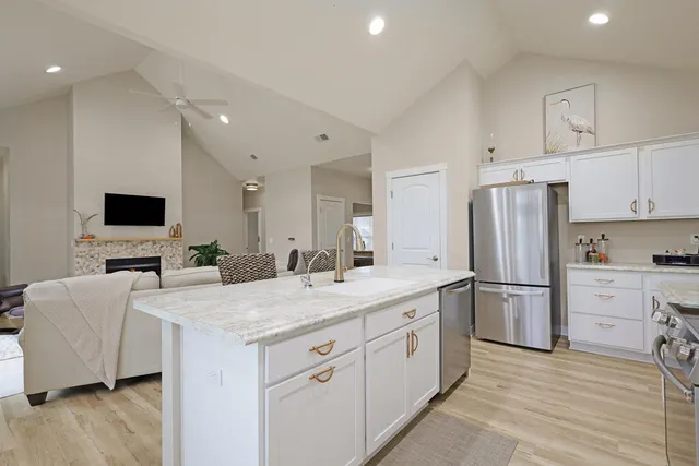 $439,900 | 1335 Lynx Lane, Manitowoc, WI 54220