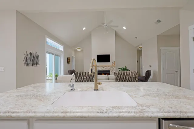 $439,900 | 1335 Lynx Lane, Manitowoc, WI 54220