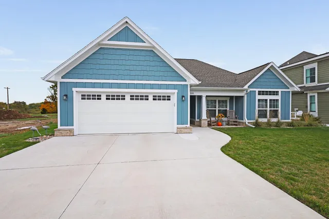 $439,900 | 1335 Lynx Lane, Manitowoc, WI 54220