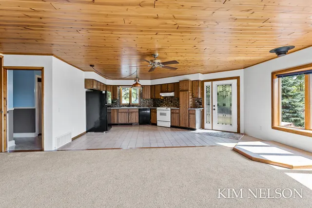 $495,000 | 925 South Lake Street, Whitehall, MI 49461