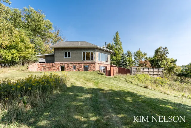 $495,000 | 925 South Lake Street, Whitehall, MI 49461