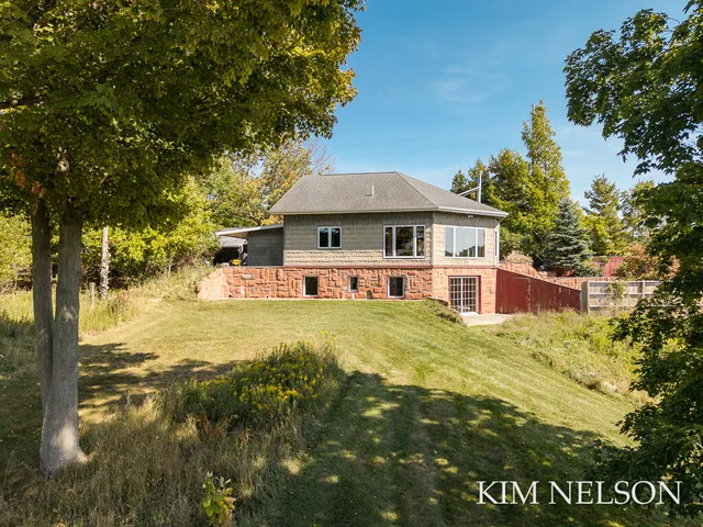 $495,000 | 925 South Lake Street, Whitehall, MI 49461