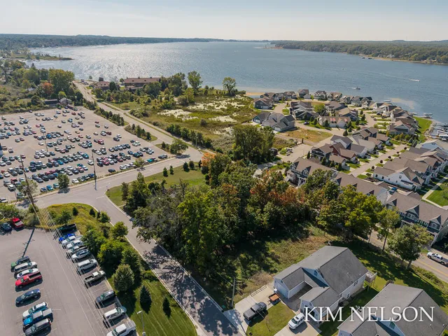 $495,000 | 925 South Lake Street, Whitehall, MI 49461