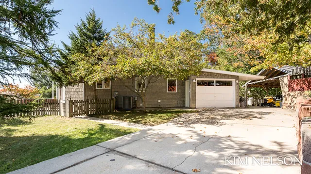 $495,000 | 925 South Lake Street, Whitehall, MI 49461