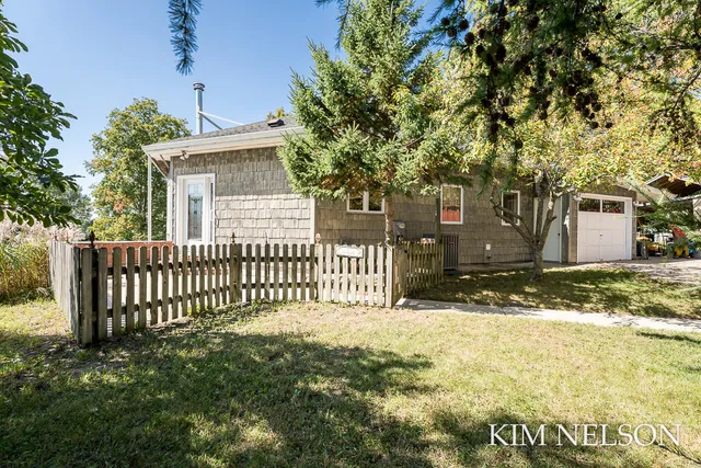 $495,000 | 925 South Lake Street, Whitehall, MI 49461