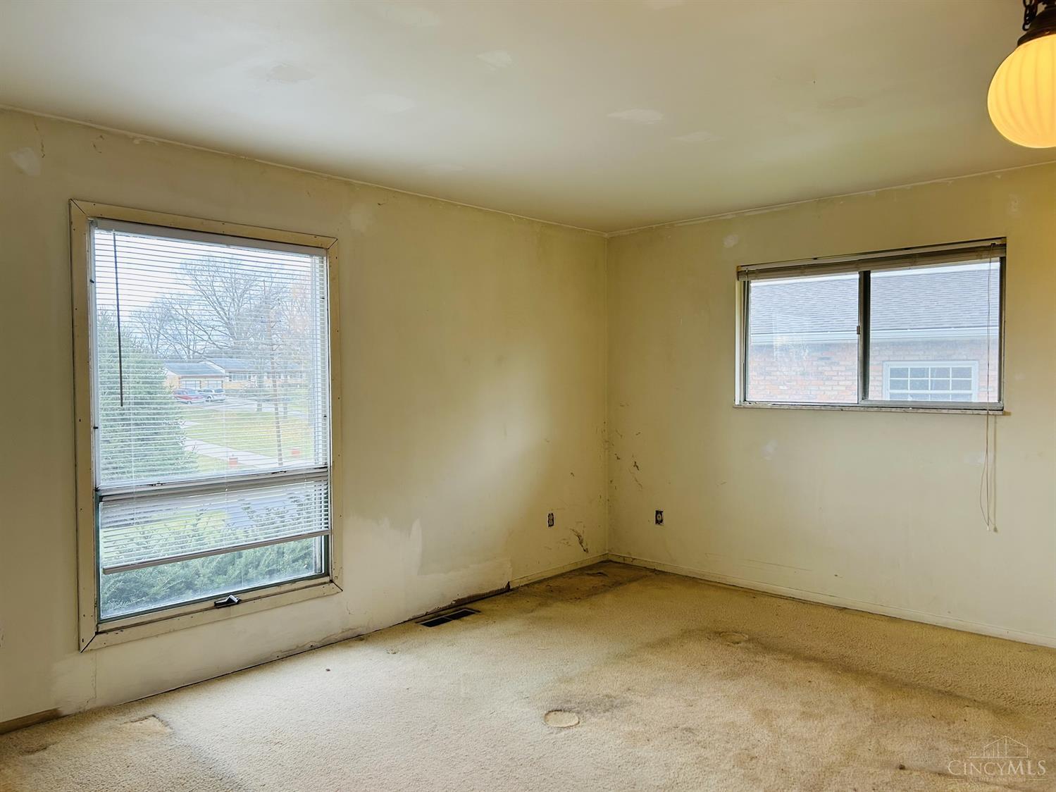 7718 Gaines Road Cincinnati, OH 45247 - Photo 12 of 16