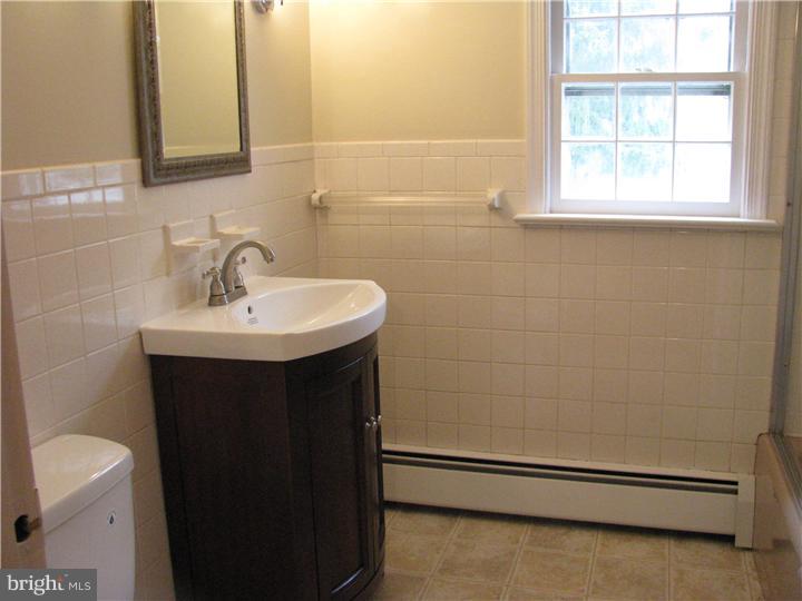 1279 Spring Valley Road Bethlehem, PA 18015 - Photo 14 of 15 Bathroom